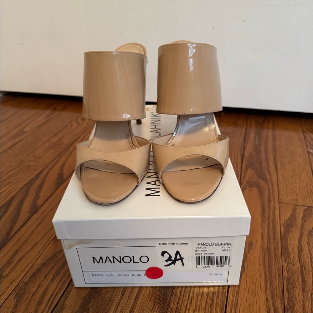 Manolo Blahnik Beige Patent Leather Heels